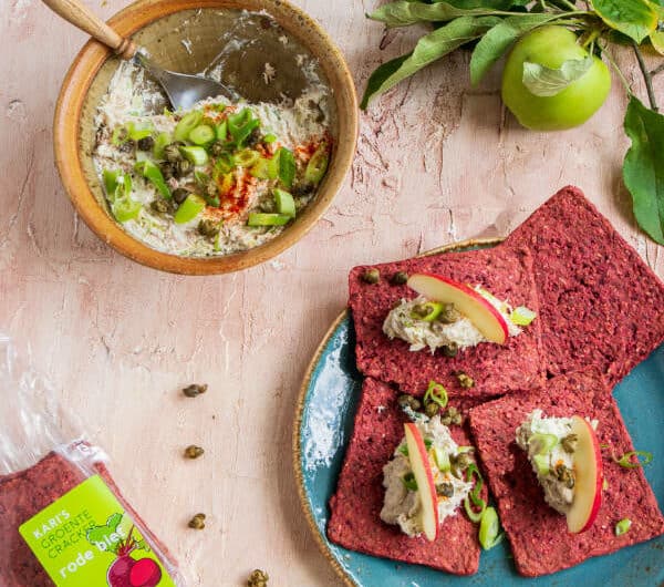 Makreel rilette met appel, lente-ui en kappertjes